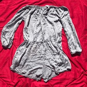 Off-the-shoulder split sleeve romper